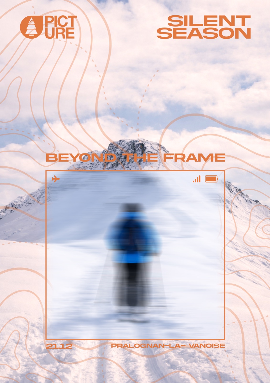 Affiche The Silent Season : un skieur flou dans un cadre d’écran de téléphone, devant une montagne enneigée nette