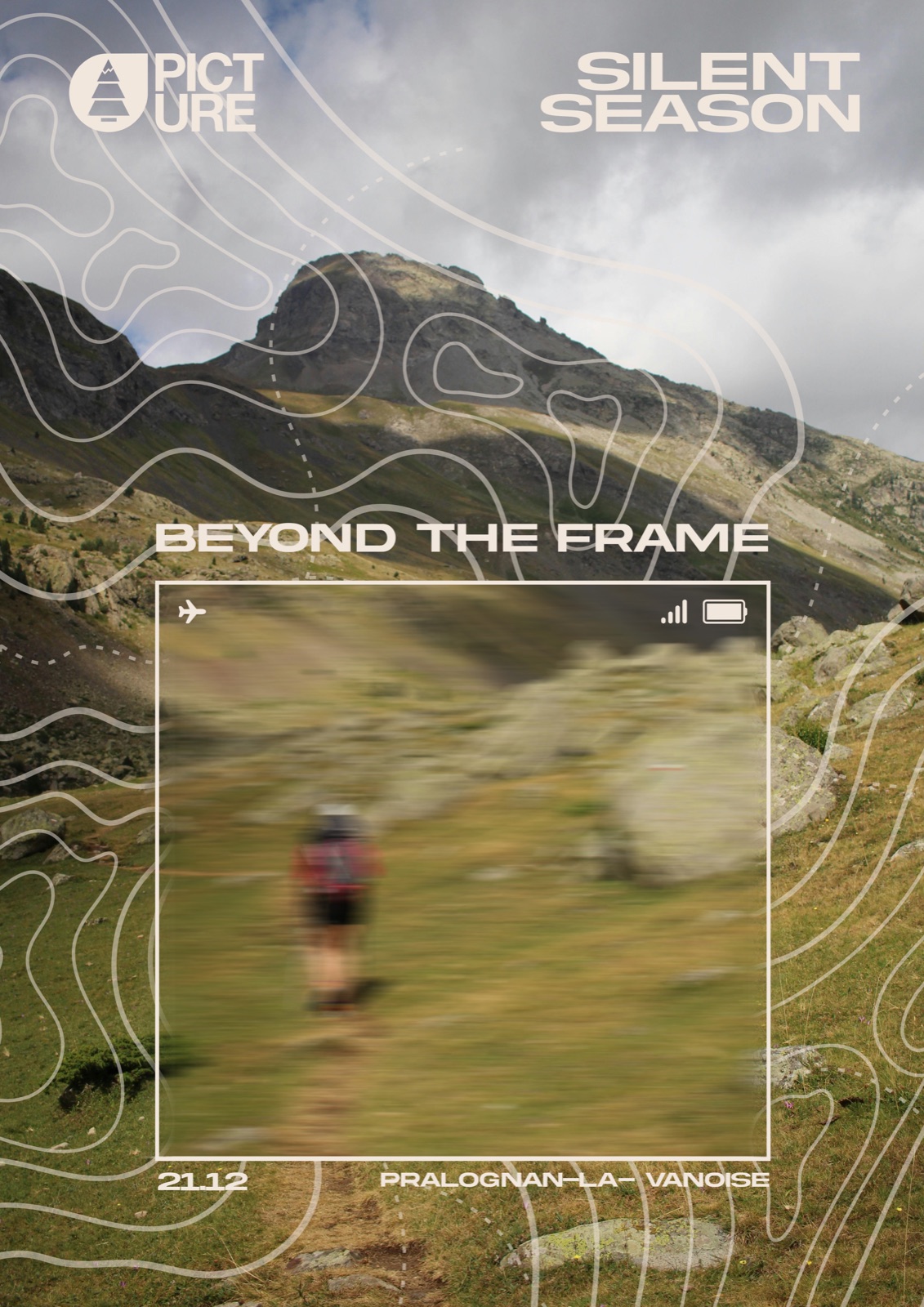 Affiche The Silent Season : un randonneur flou dans le cadre d’écran, sur un sentier d’alpage net